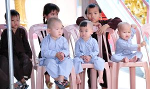 Đội ngũ tình nguyện viên chung tay thực hiện các hoạt động hỗ trợ cộng đồng